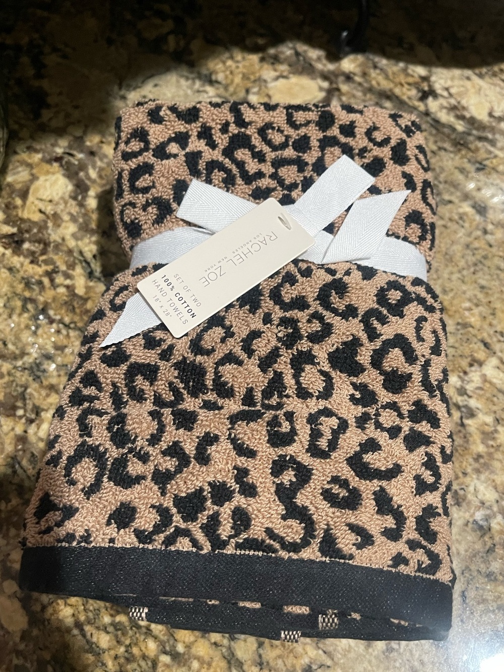 Rachel Zoe 100% Cotton cheetah print
hand towel set of (2) 18”x28” Brand New
